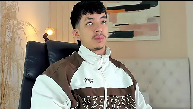 ISAAC CRYSTON online show from November 24, 2025, 8:53 pm