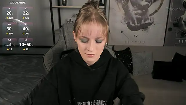 KiraMontoya online show from December 19, 2025, 5:59 pm