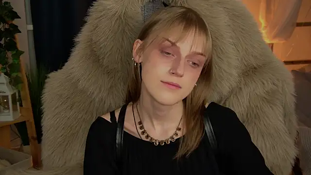 KiraMontoya online show from April 6, 2026, 11:39 pm