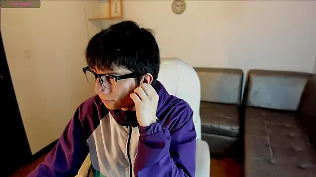 Snapshot of Golden-Boyy chatting on October 15, 2025, 4:44 am Golden-Boyy online show from October 15, 2025, 4:44 am