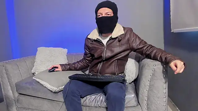 Snapshot of Golden-Boyy chatting on March 13, 2025, 12:13 pm Golden-Boyy online show from March 13, 2025, 12:13 pm