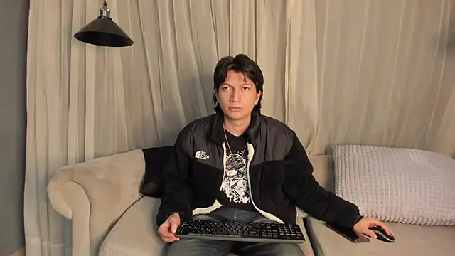 Snapshot of Golden-Boyy chatting on March 18, 2025, 12:06 pm Golden-Boyy online show from March 18, 2025, 12:06 pm