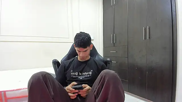 Snapshot of ANDRES_STUD chatting on April 15, 2026, 5:13 am ANDRES STUD online show from April 15, 2026, 5:13 am