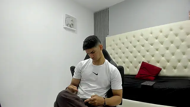 Snapshot of ANDRES_STUD chatting on March 25, 2026, 4:12 am ANDRES STUD online show from March 25, 2026, 4:12 am