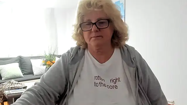 NoraJohnson6 online show from September 29, 2025, 8:32 am