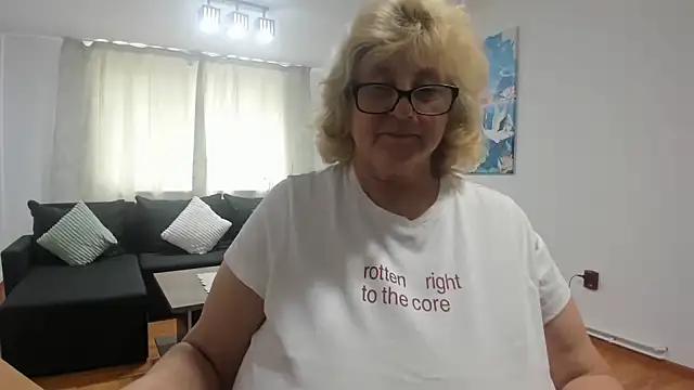 NoraJohnson6 online show from September 28, 2025, 8:32 am