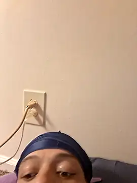 Locdawgg11 online show from September 30, 2025, 4:13 pm