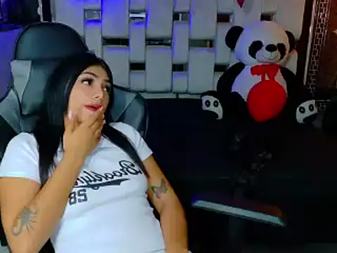 Snapshot of Natha_and_Sophia chatting on February 17, 2025, 5:04 am Natha and Sophia online show from February 17, 2025, 5:04 am