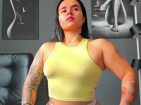 karlyjons12 online show from October 28, 2025, 1:21 pm