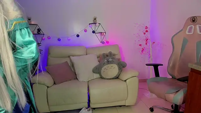 Neekito  online show from October 31, 2025, 8:38 pm