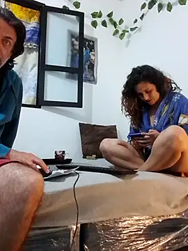 jeans and emma online show from October 8, 2025, 12:56 am