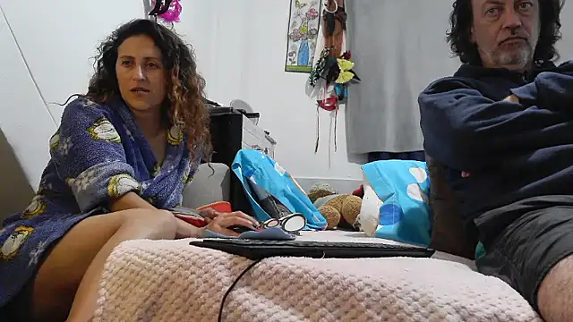 jeans and emma online show from January 10, 2026, 1:23 am