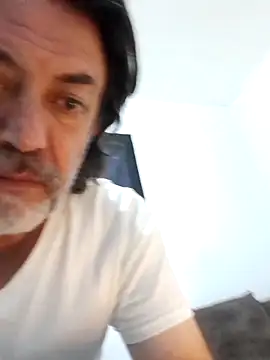 jeans and emma online show from September 25, 2025, 12:38 am