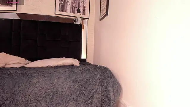 tylla  online show from November 13, 2025, 4:16 am