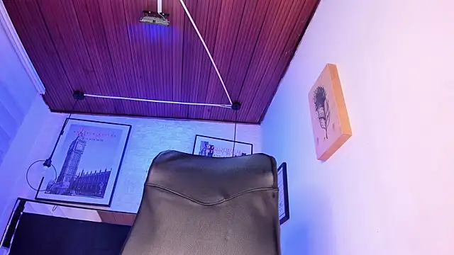 tylla  online show from January 8, 2026, 7:42 pm