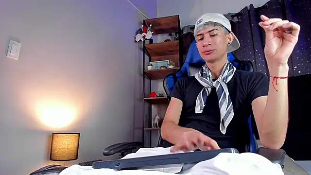 NovaaWheler online show from December 18, 2025, 6:34 pm