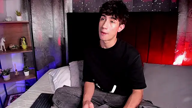 NovaaWheler online show from October 30, 2025, 5:43 pm