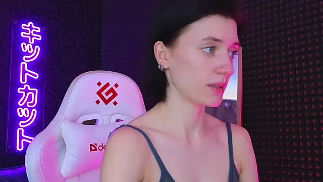 roxy riot  online show from March 7, 2025, 7:41 am