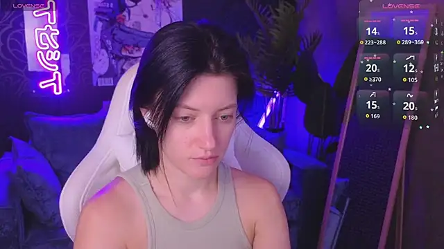 roxy riot  online show from April 2, 2026, 1:24 am