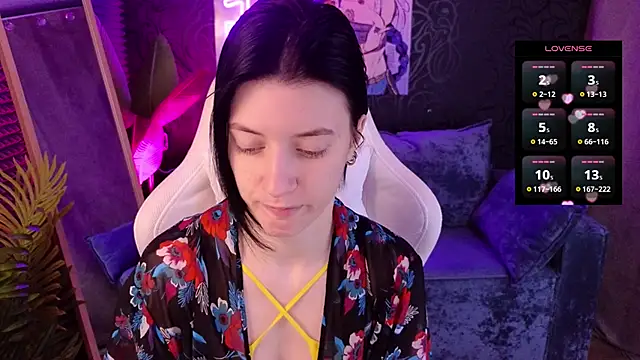 roxy riot  online show from December 18, 2025, 1:22 am