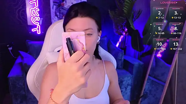 roxy riot  online show from March 28, 2026, 1:28 am