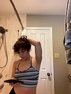 Snapshot of grassXass420 chatting on September 28, 2025, 8:27 pm grassXass420 online show from September 28, 2025, 8:27 pm