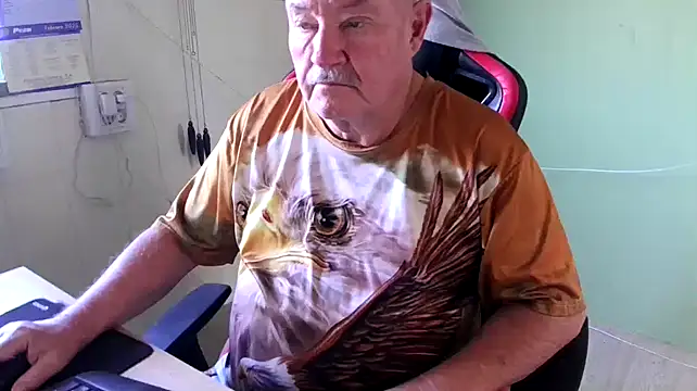 Snapshot of Hotfire-112 chatting on February 13, 2025, 11:39 am Hotfire-112 online show from February 13, 2025, 11:39 am