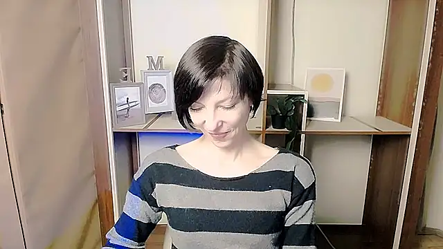 Snapshot of _AngeliaFlow_ chatting on February 4, 2026, 9:15 am AngeliaFlow online show from February 4, 2026, 9:15 am