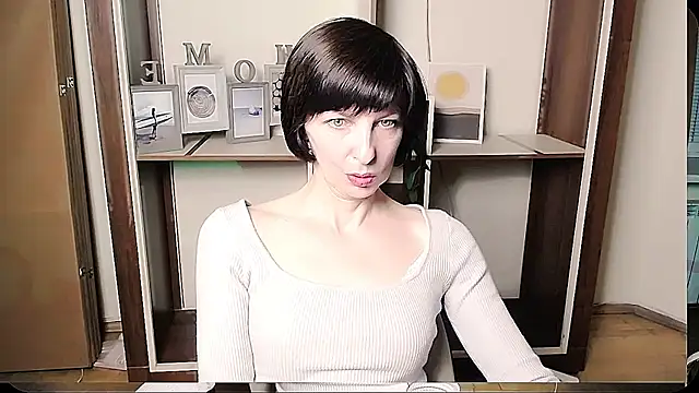  AngeliaFlow  online show from June 14, 2026, 7:09 am