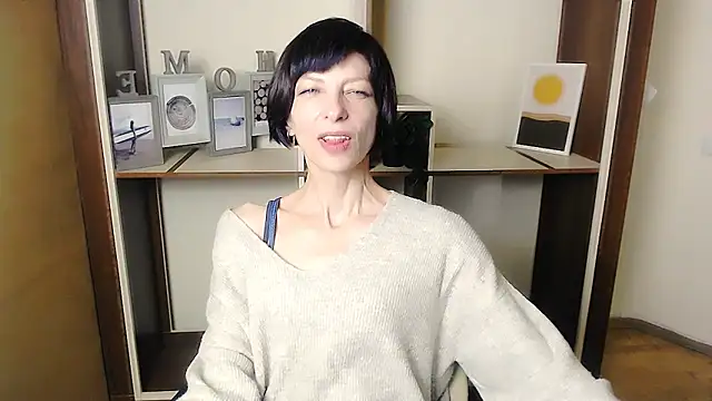  AngeliaFlow  online show from September 15, 2025, 6:58 am