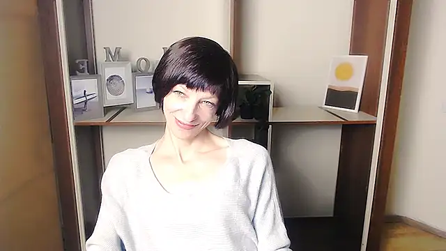  AngeliaFlow  online show from September 12, 2025, 6:02 am