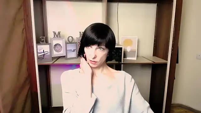  AngeliaFlow  online show from January 7, 2026, 4:34 pm