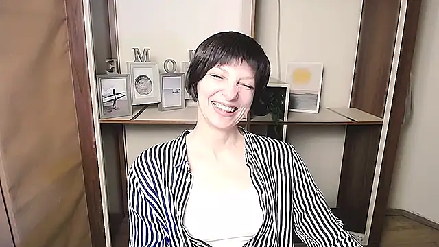 Snapshot of _AngeliaFlow_ chatting on February 21, 2026, 10:17 am AngeliaFlow online show from February 21, 2026, 10:17 am