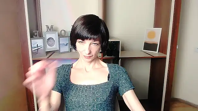  AngeliaFlow  online show from September 22, 2025, 6:41 am