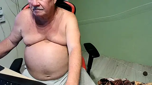 Snapshot of barenfan chatting on March 19, 2025, 7:27 pm barenfan online show from March 19, 2025, 7:27 pm