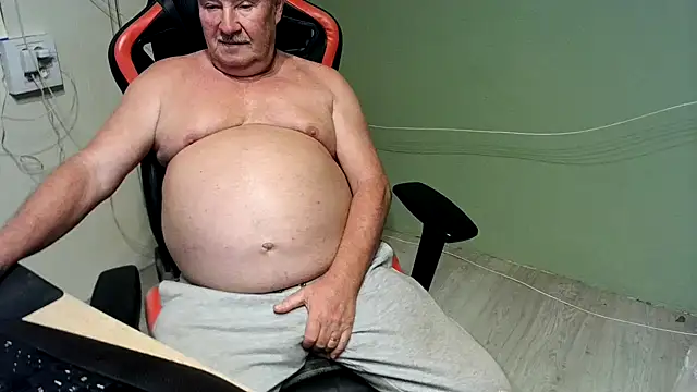 Snapshot of barenfan chatting on March 6, 2025, 11:42 pm barenfan online show from March 6, 2025, 11:42 pm