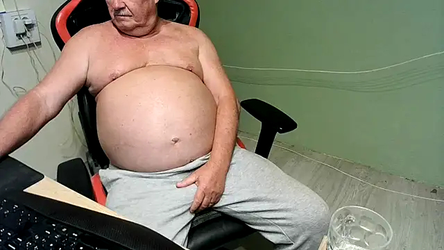 Snapshot of barenfan chatting on March 4, 2025, 10:27 pm barenfan online show from March 4, 2025, 10:27 pm