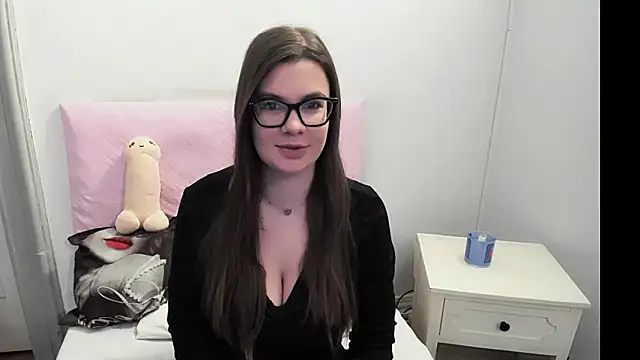 Snapshot of CarolineFlirt chatting on February 25, 2026, 3:23 pm CarolineFlirt online show from February 25, 2026, 3:23 pm