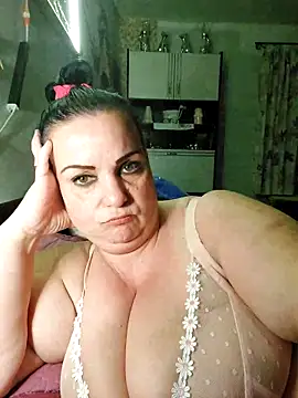 Snapshot of IvettkeXXX chatting on February 4, 2026, 6:14 pm IvettkeXXX online show from February 4, 2026, 6:14 pm