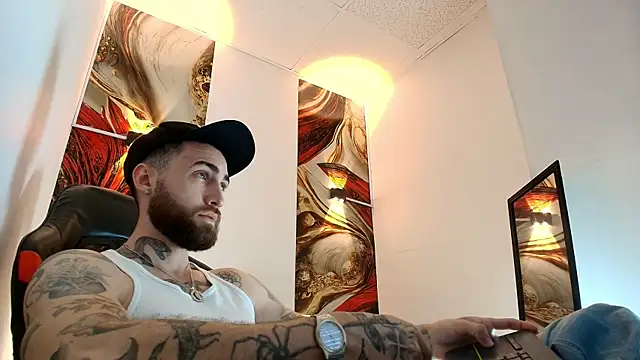 Luke davis01 online show from April 25, 2026, 1:03 pm