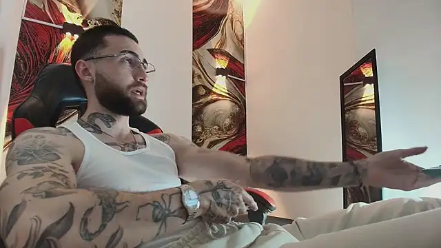 Luke davis01 online show from December 18, 2025, 1:15 pm