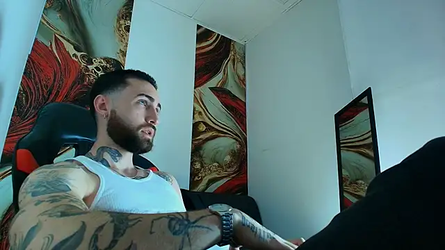Luke davis01 online show from July 27, 2026, 1:18 pm