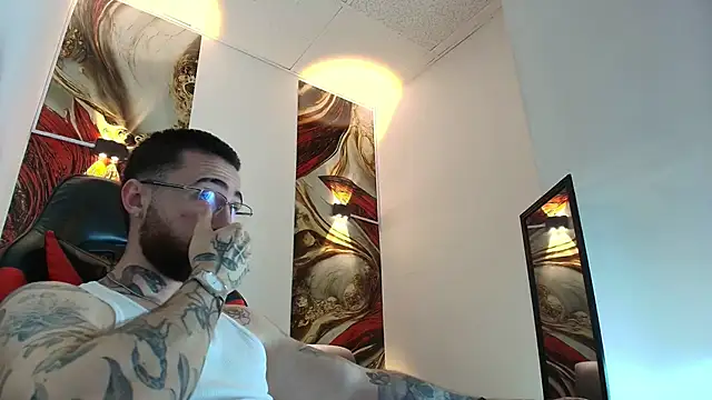 Luke davis01 online show from December 20, 2025, 1:14 pm