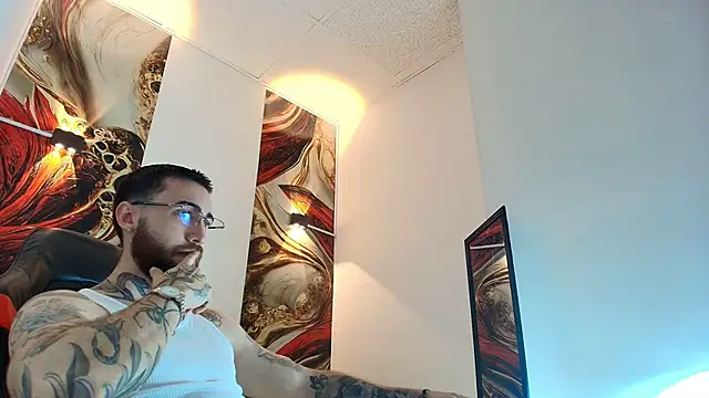 Luke davis01 online show from June 9, 2026, 1:01 pm