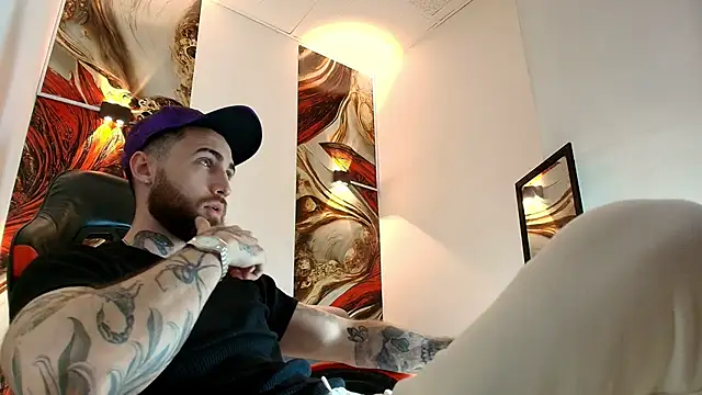 Luke davis01 online show from April 23, 2026, 1:13 pm