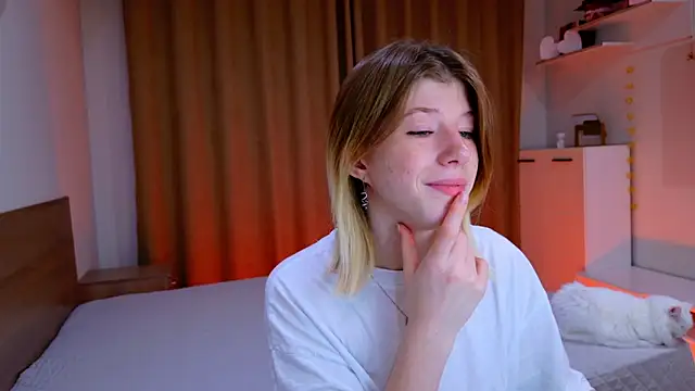 Snapshot of Bella_amory chatting on November 2, 2025, 3:06 pm Bella amory online show from November 2, 2025, 3:06 pm