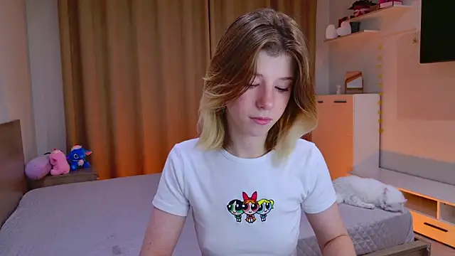 Snapshot of Bella_amory chatting on October 27, 2025, 4:08 pm Bella amory online show from October 27, 2025, 4:08 pm