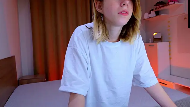 Snapshot of Bella_amory chatting on October 30, 2025, 11:23 pm Bella amory online show from October 30, 2025, 11:23 pm