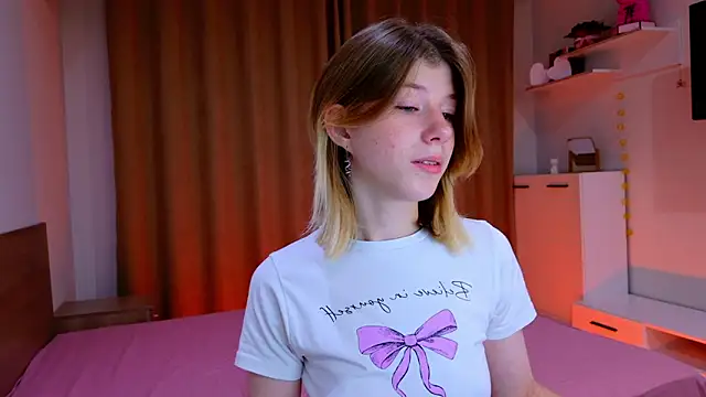 Snapshot of Bella_amory chatting on November 1, 2025, 6:46 pm Bella amory online show from November 1, 2025, 6:46 pm