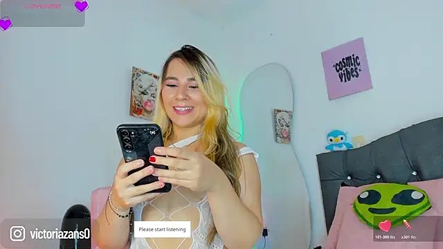 Vickyallien online show from April 10, 2026, 4:14 pm